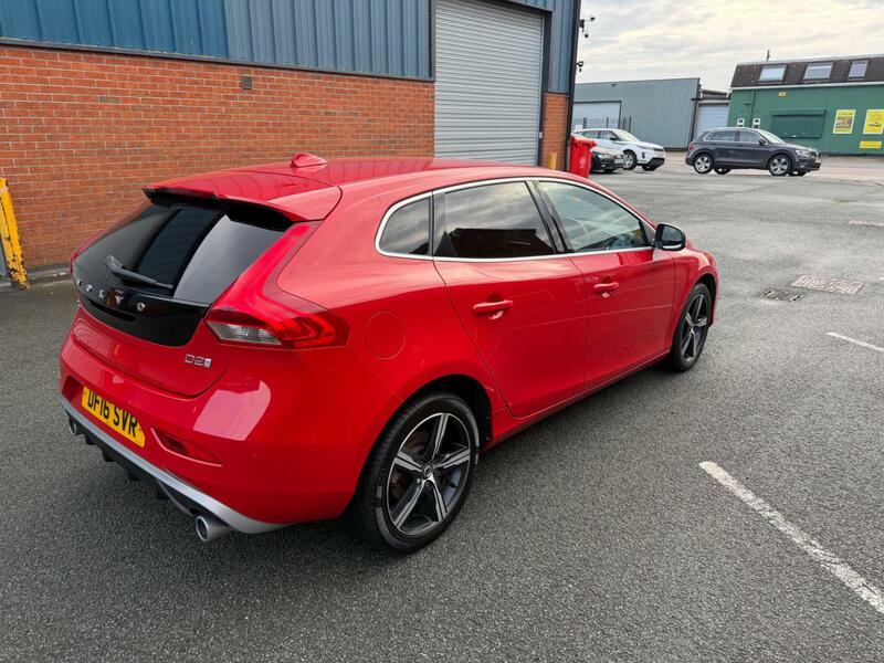 Volvo V40 2.0-D2-r-design-euro-6-ss-5dr DF16SVR Red #3