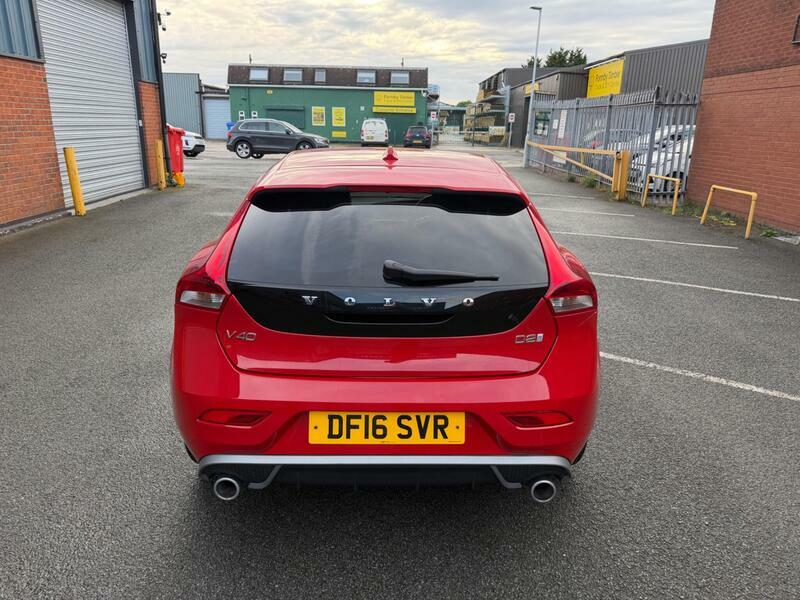 Volvo V40 2.0-D2-r-design-euro-6-ss-5dr DF16SVR Red #4