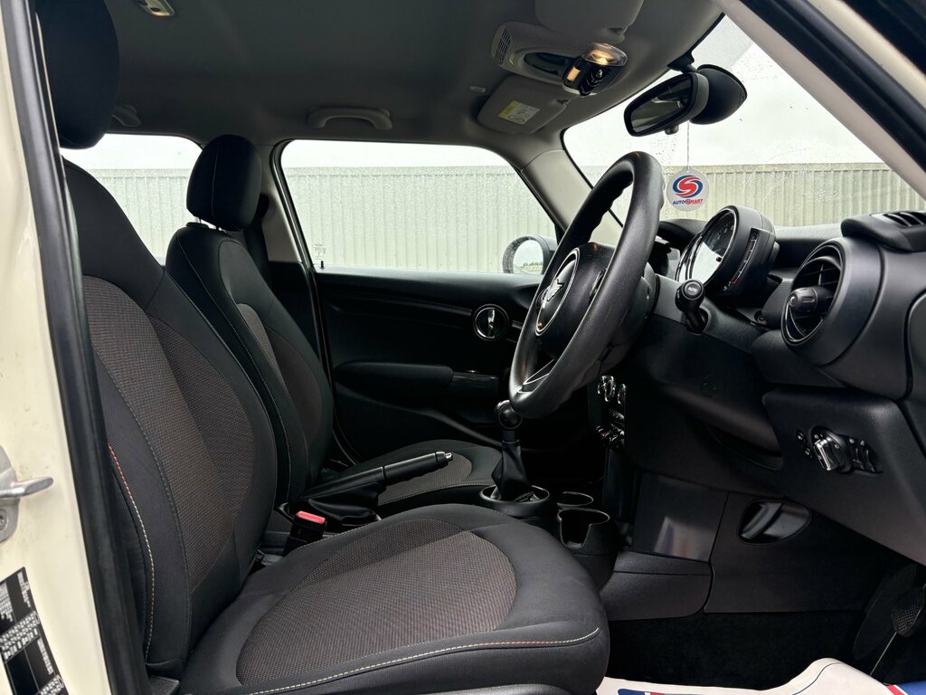 Mini Hatch 1.5 Cooper Classic Hatchback Eur NJ69WHT White #4