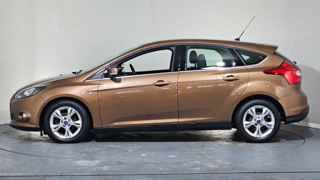 Ford Focus Hatchback 1.6 Tdci Econetic Zetec Euro 5 Ss LN13HXM Brown #5