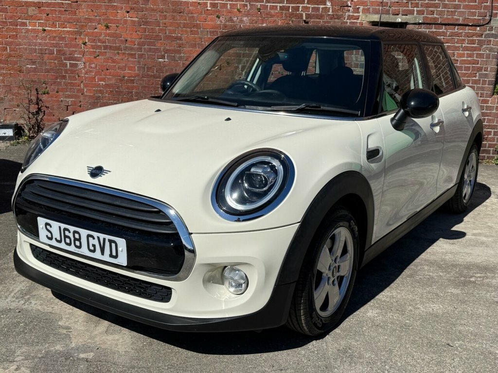 Mini Hatch 1.5L Cooper White