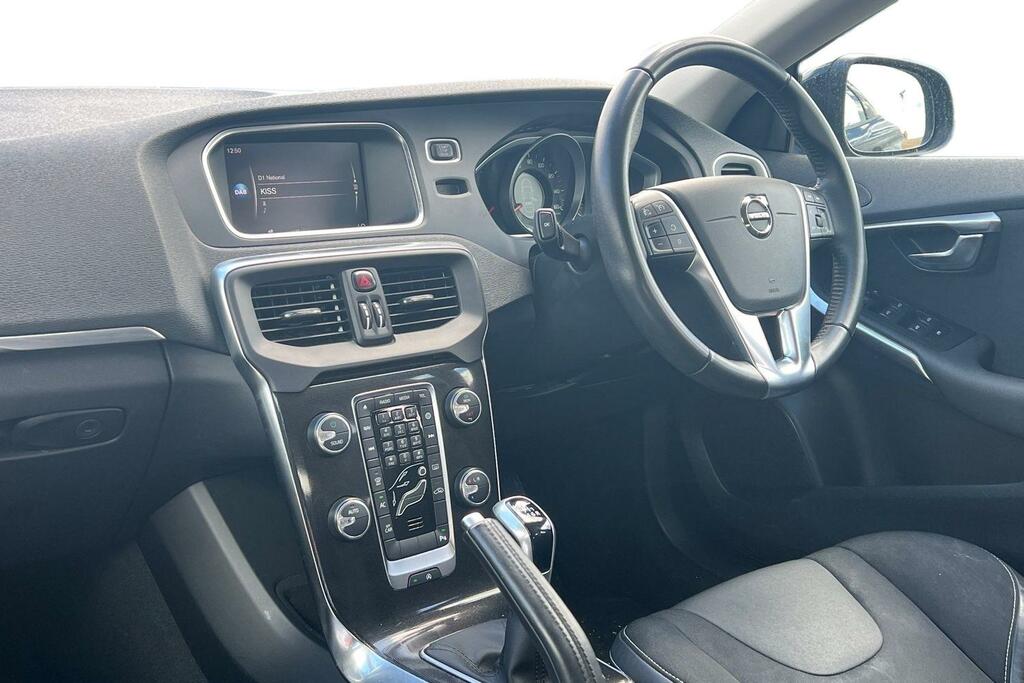 Volvo V40 T2 122 Momentum Nav Plus NC68OZS Black #4