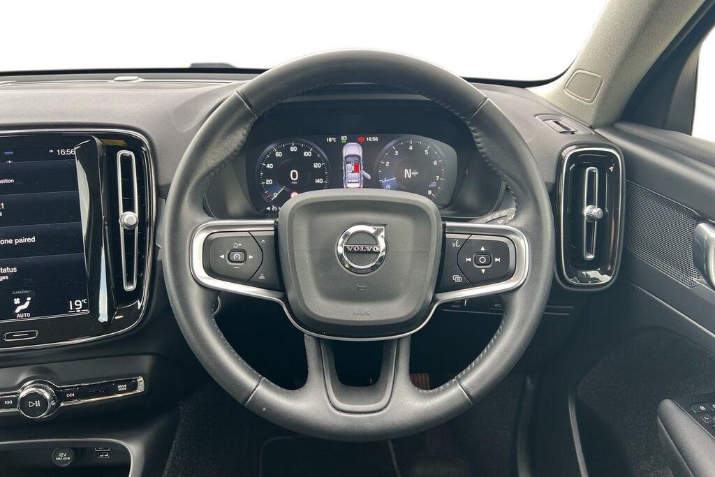Volvo XC40 1.5 T3 163 Momentum YJ70ZNR Black #5