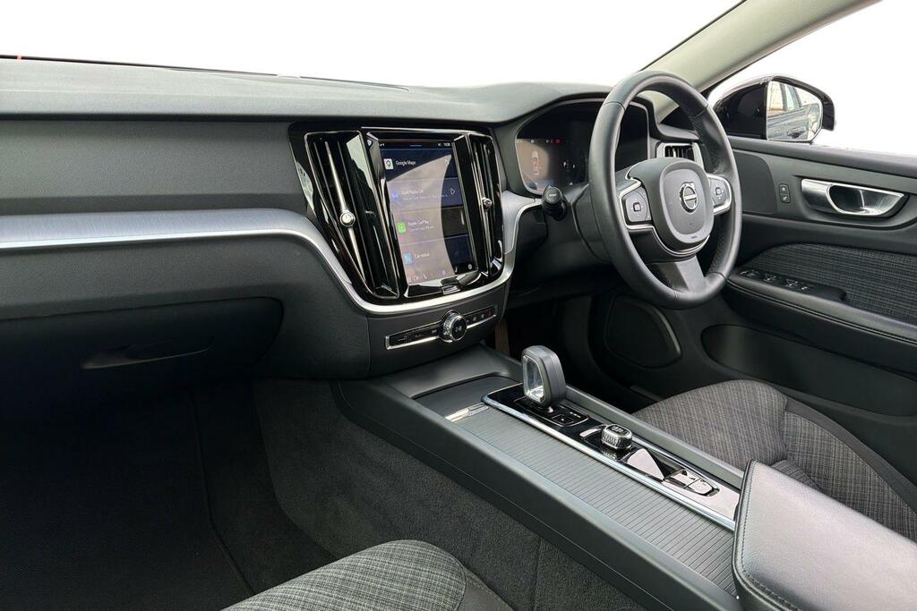 Volvo V60 2.0 B3p Core 7 Speed FV23ZGC Black #4