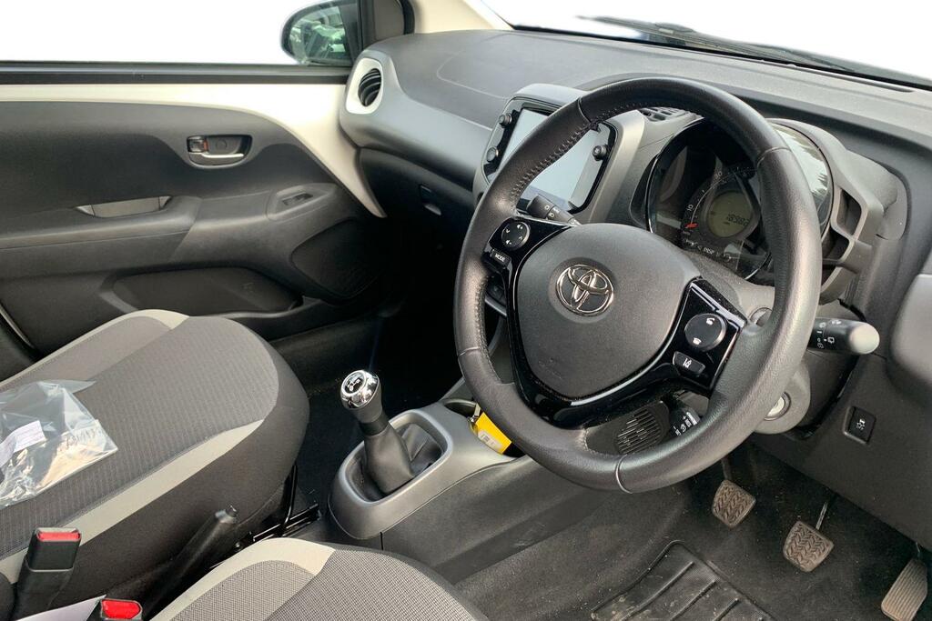 Toyota Aygo 1.0 Vvt-i X-trend Tss SL21VRU White #3