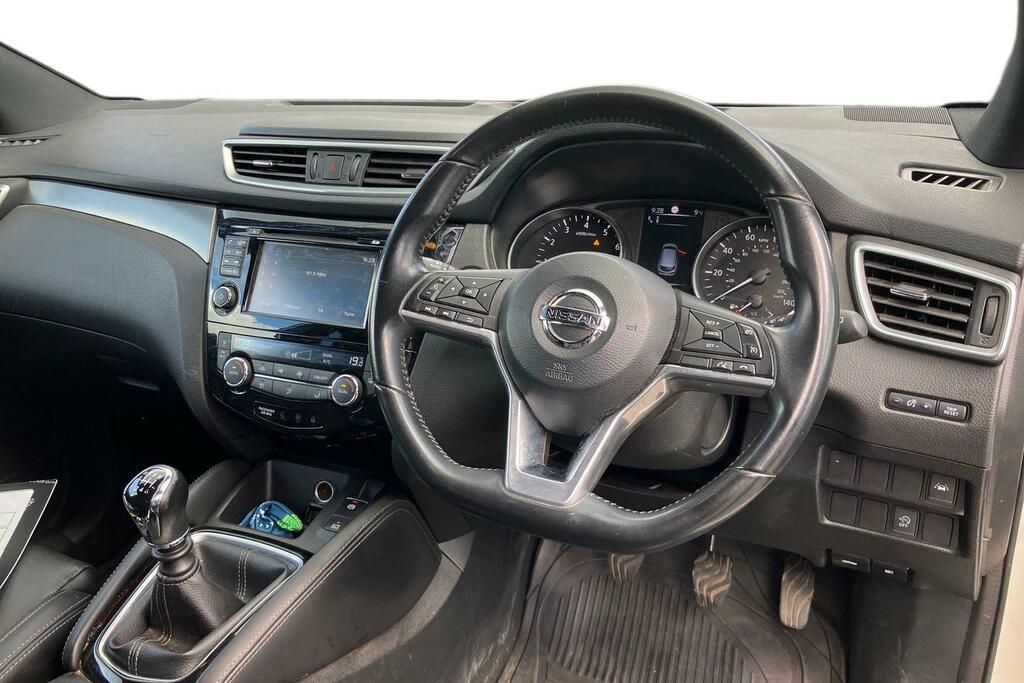 Nissan Qashqai 1.2 Dig-t Tekna WG67UZF White #3