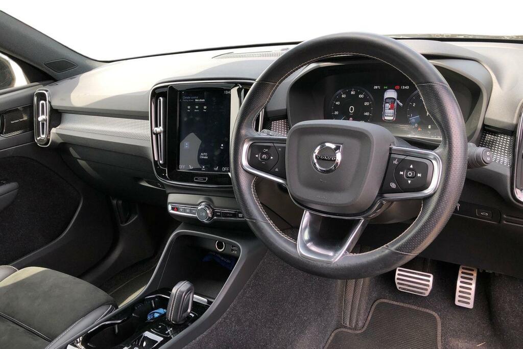 Volvo XC40 2.0 B4p R Design KP70CVE Black #3