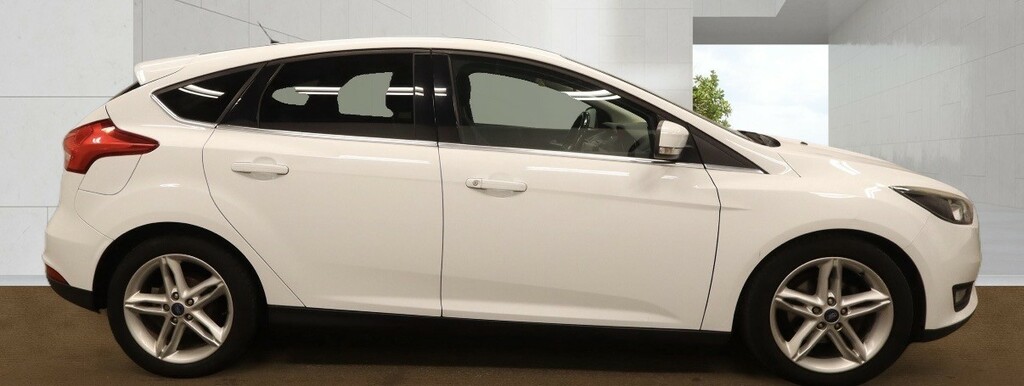 Ford Focus Hatchback 1.0T Ecoboost Zetec Hatchback MC15GXY White #3