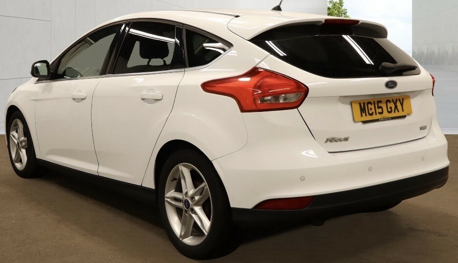 Ford Focus Hatchback 1.0T Ecoboost Zetec Hatchback MC15GXY White #2