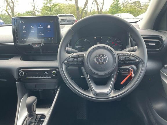 Toyota Yaris Icon Black #6