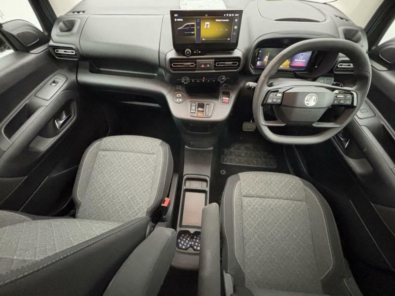 Vauxhall Combo-e Life 100Kw Design 52Kwh XL 7 Seat BP74LVM Blue #4