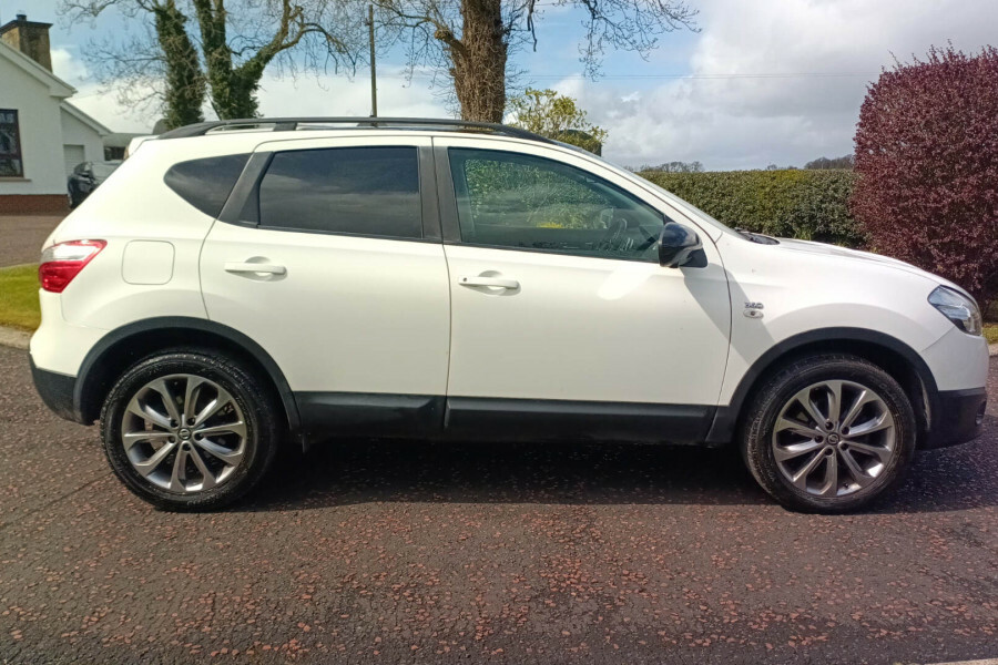 Nissan Qashqai Mpv YB63OCH White #2