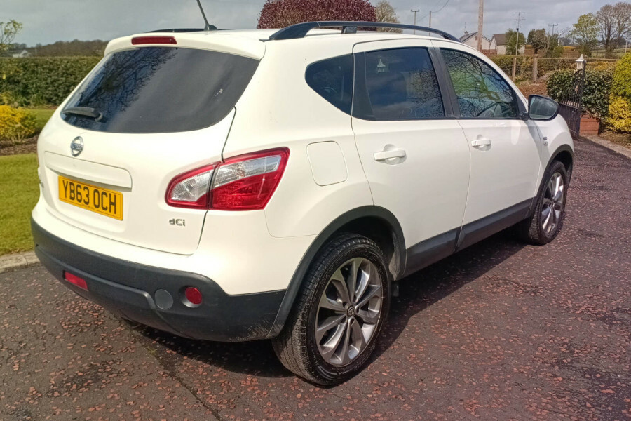 Nissan Qashqai Mpv YB63OCH White #3