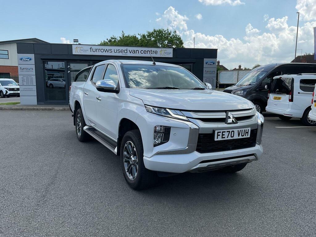 Mitsubishi L200 2.2 Di-d Dc Barbarian X 4Wd Euro 6 S S White