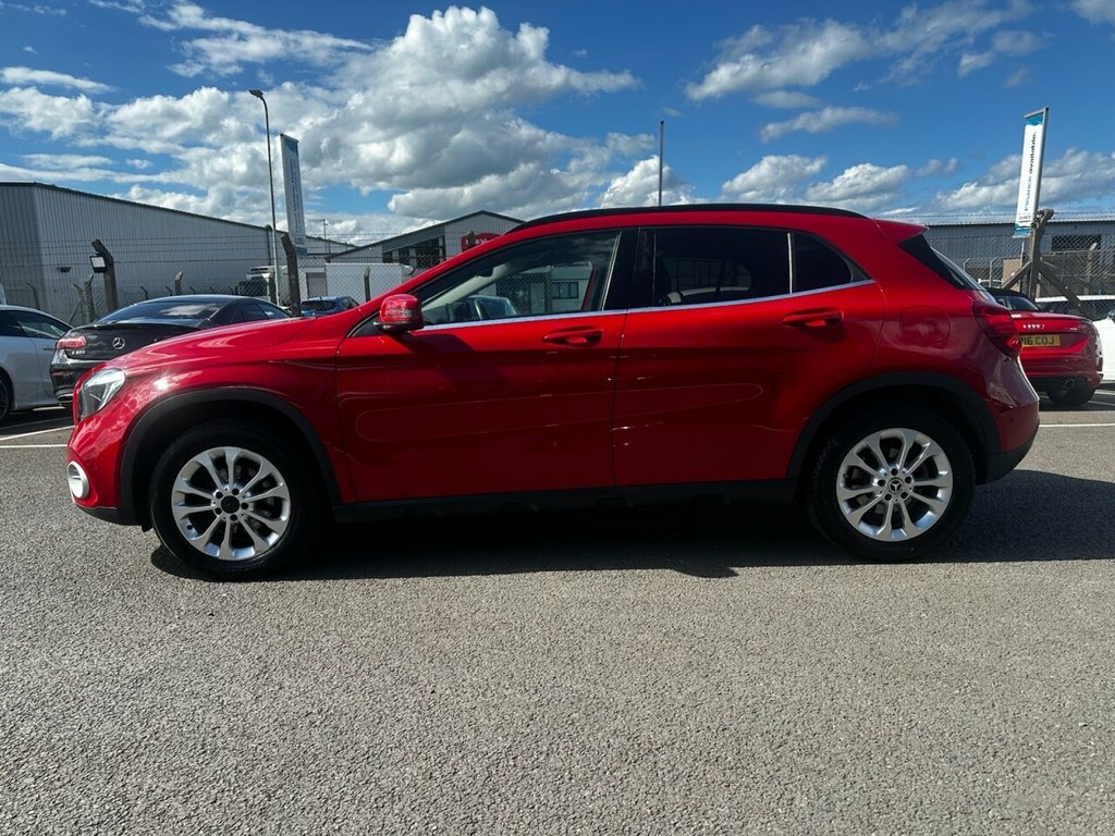 Mercedes-Benz GLA Class 1.6L Se WGZ6642 Red #4