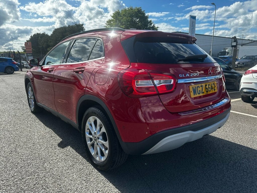 Mercedes-Benz GLA Class 1.6L Se WGZ6642 Red #5