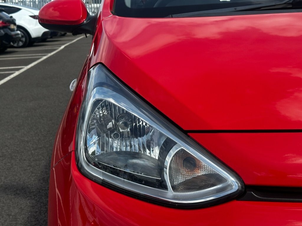 Hyundai I10 1L Se MGZ6520 Red #4