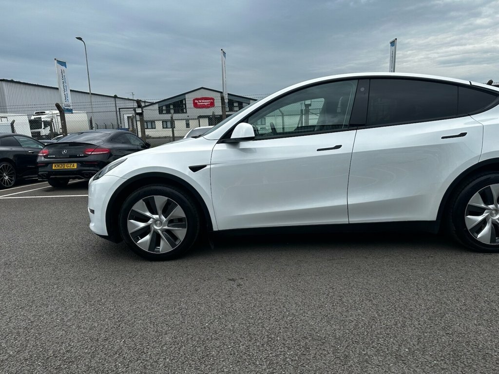 Tesla Model Y Suv MM72GZH White #4
