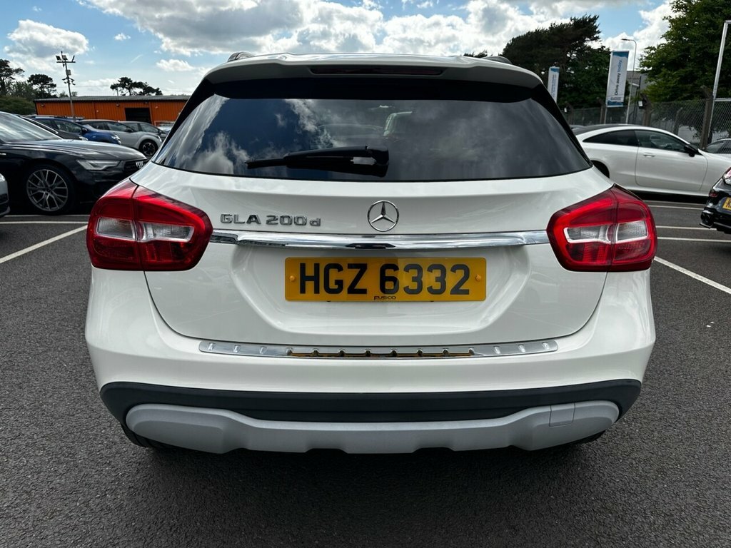 Mercedes-Benz GLA Class 2.1L Se White #6