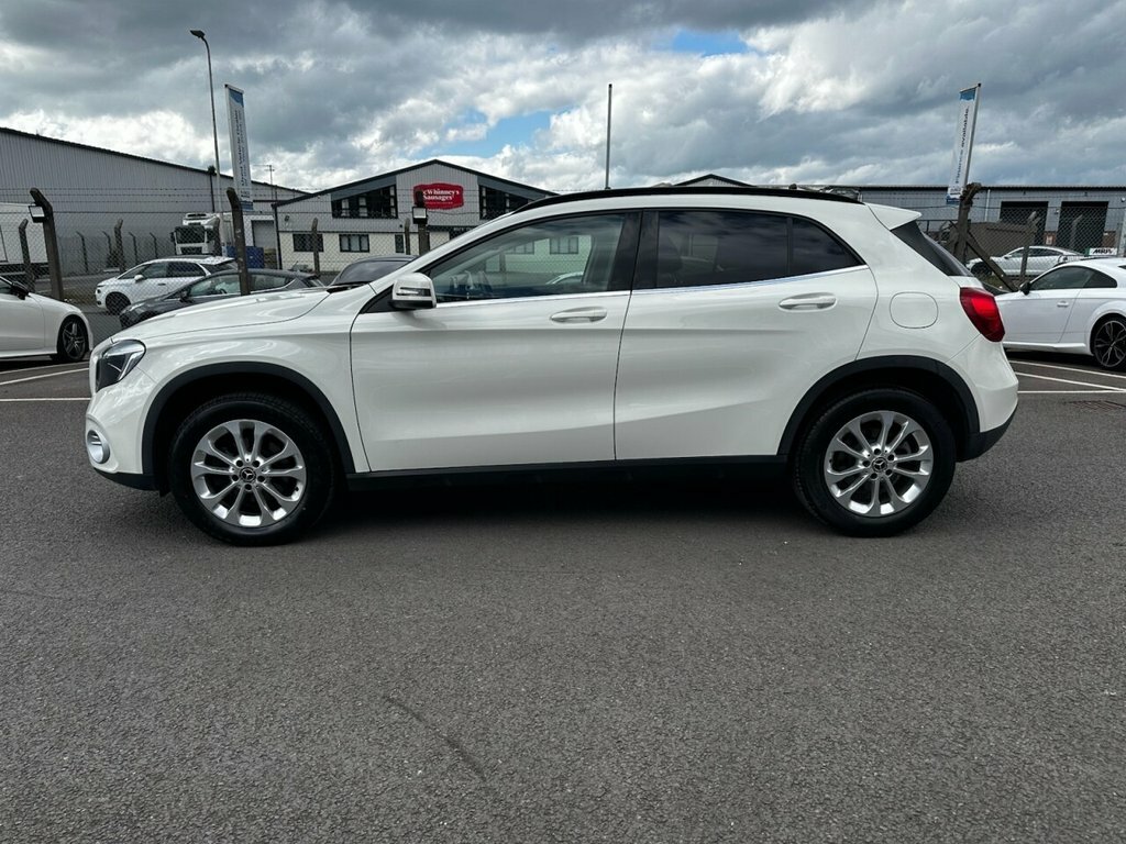 Mercedes-Benz GLA Class 2.1L Se White #4