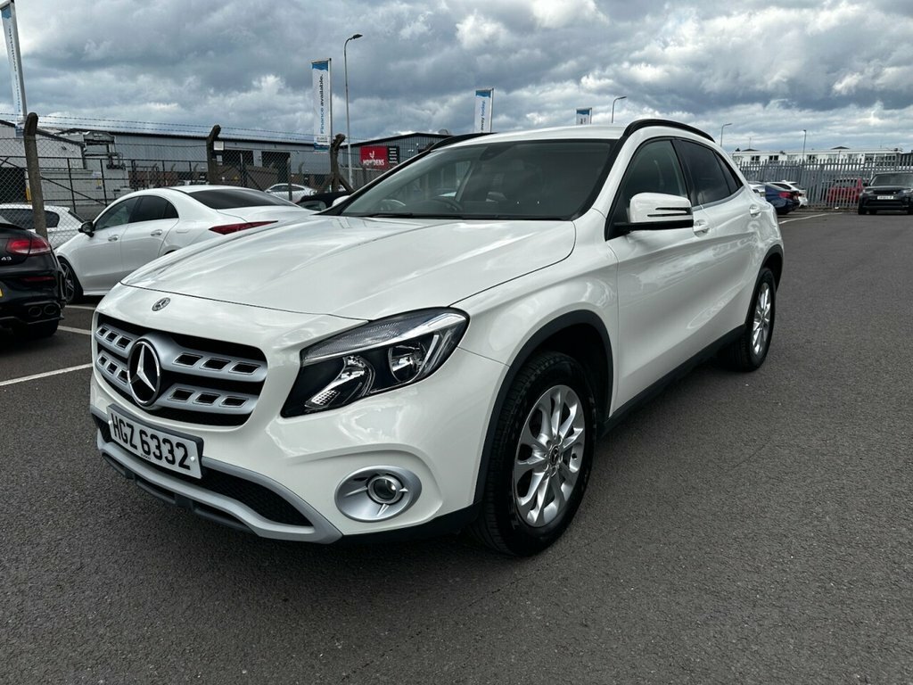Mercedes-Benz GLA Class 2.1L Se White #3
