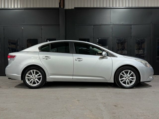 Toyota Avensis V-matic Tr Saloon Silver #3