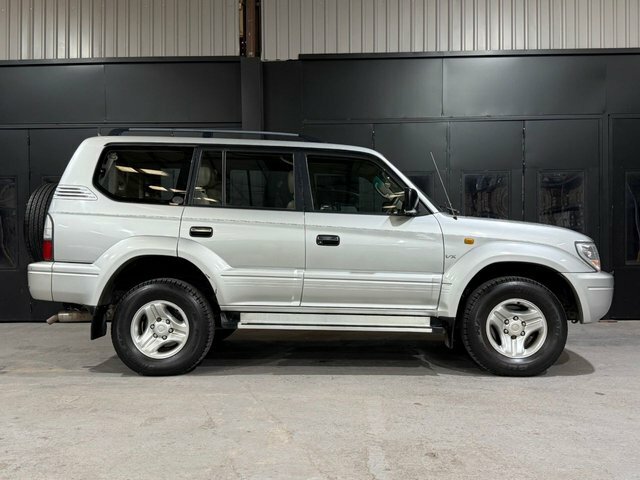 Toyota Land Cruiser VX Suv Silver #3