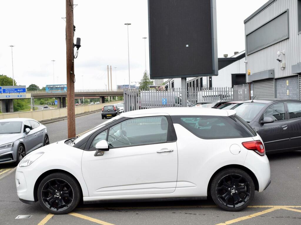 Citroen DS3 Hatchback 1.6 Vti Dstyle Plus Euro 5 201111 White #4