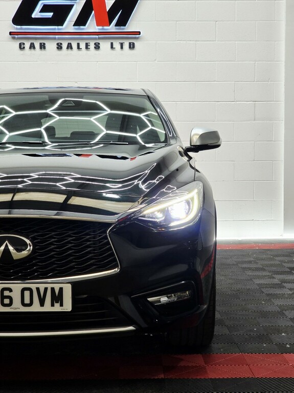 Infiniti Q30 1.5 D Business Executive Black #5