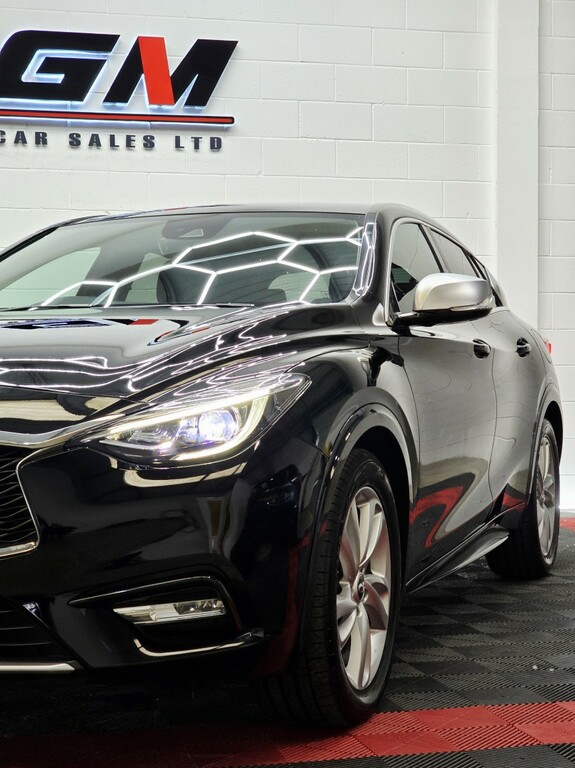 Infiniti Q30 1.5 D Business Executive Black #3