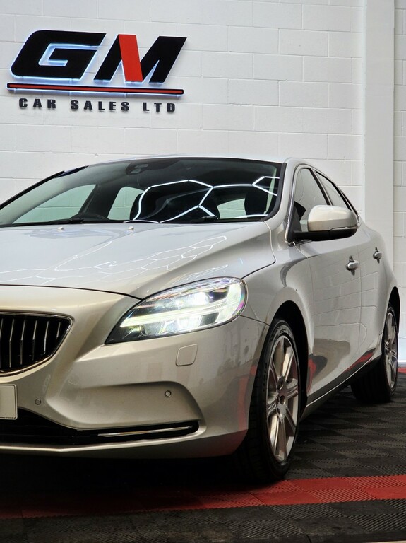 Volvo V40 2.0 Inscription D3 HT19WBU Silver #2
