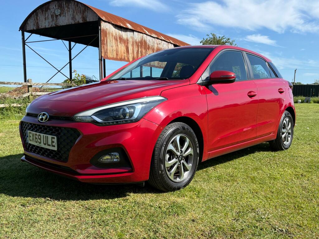Hyundai I20 1.2 Se Launch Edition Euro 6 Ss Red