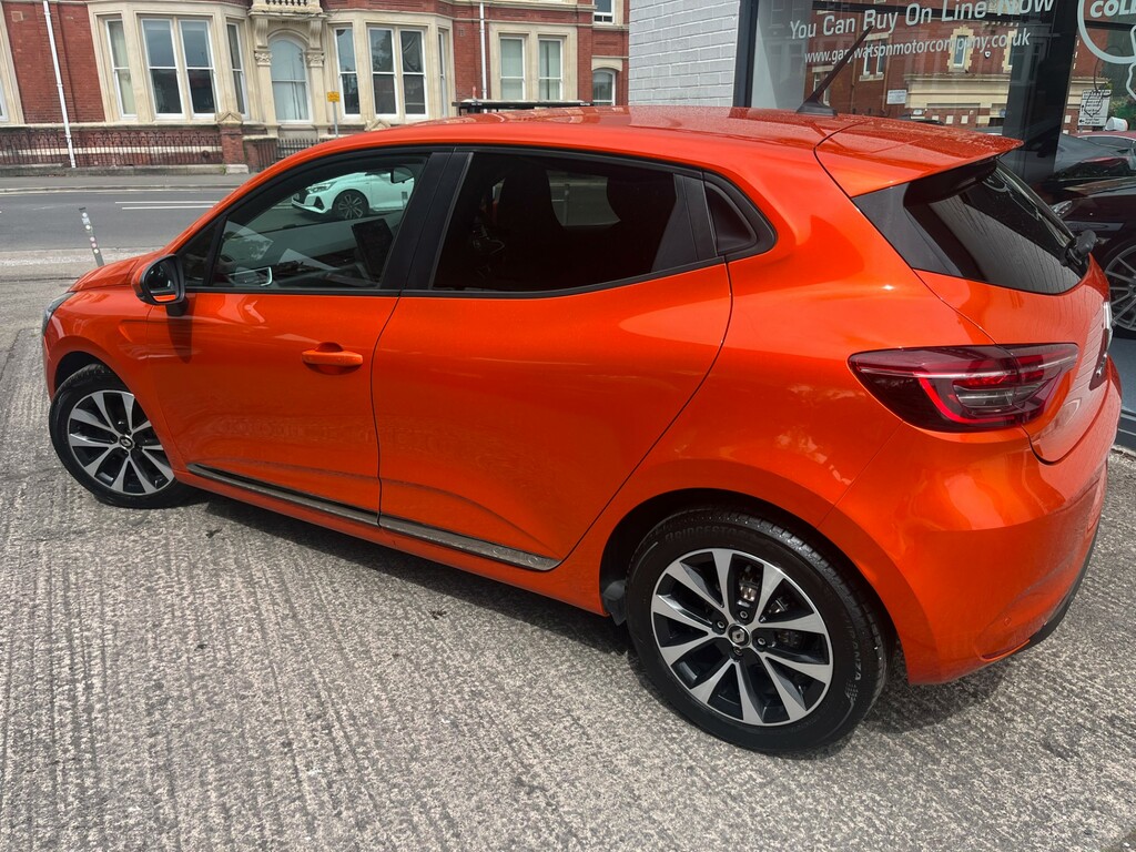 Renault Clio Iconic Tce OV69LMJ #4