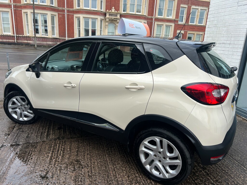 Renault Captur Dynamique Nav Dci CN66LWX White #2