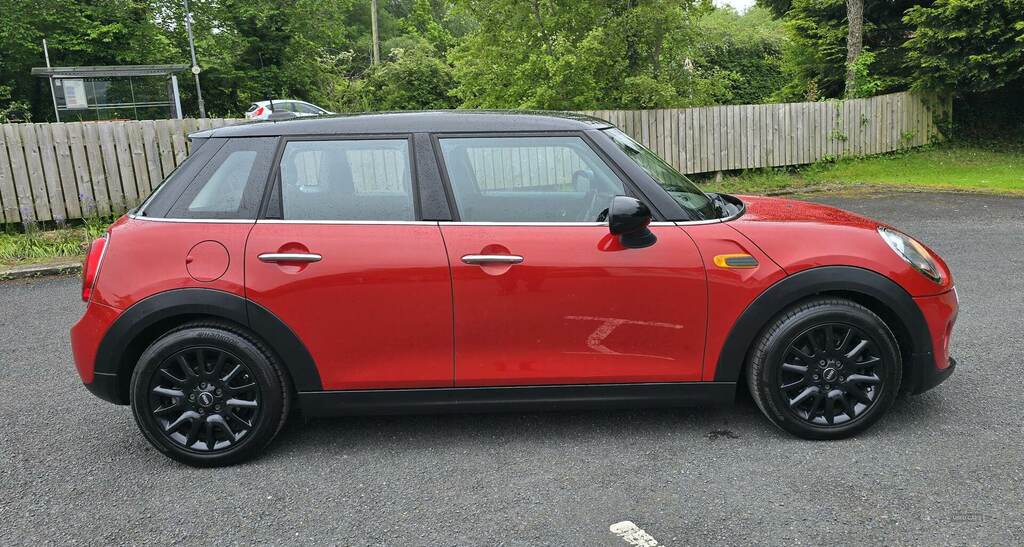 Mini Hatch 1.5 Cooper Red