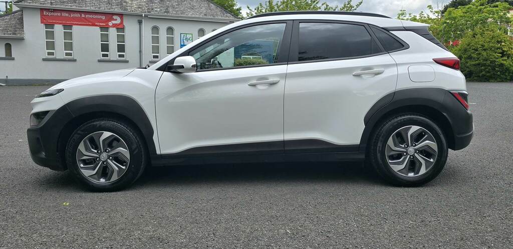 Hyundai Kona 1.6 Gdi Hybrid Se Connect Dct PXZ2643 White #6