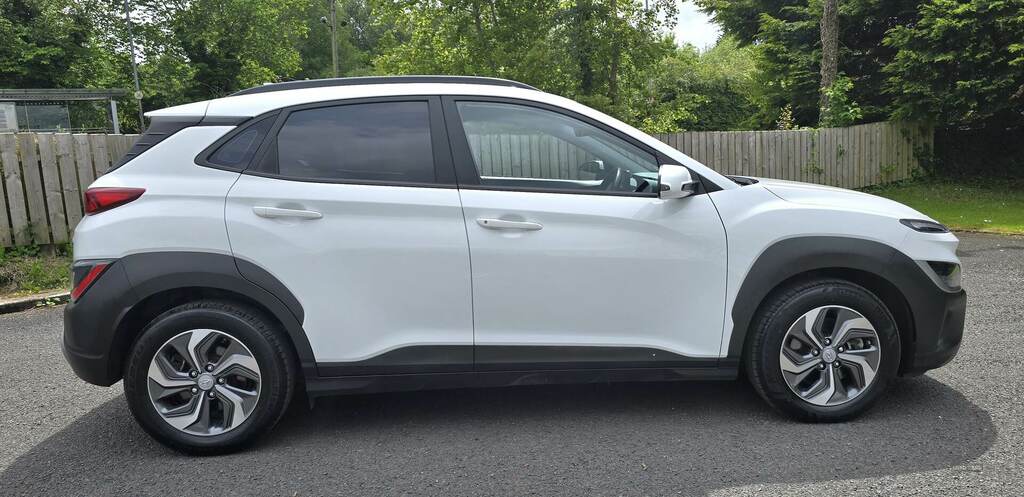 Hyundai Kona 1.6 Gdi Hybrid Se Connect Dct White