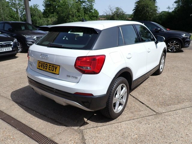 Audi Q2 Suv GV69EOY White #3