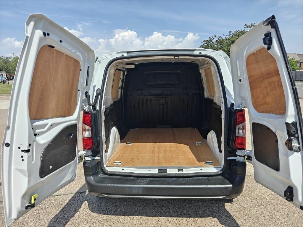 Citroen Berlingo 1.5 Bluehdi 1000 Enterprise Edition M Panel Van LF73JBW Pink #2
