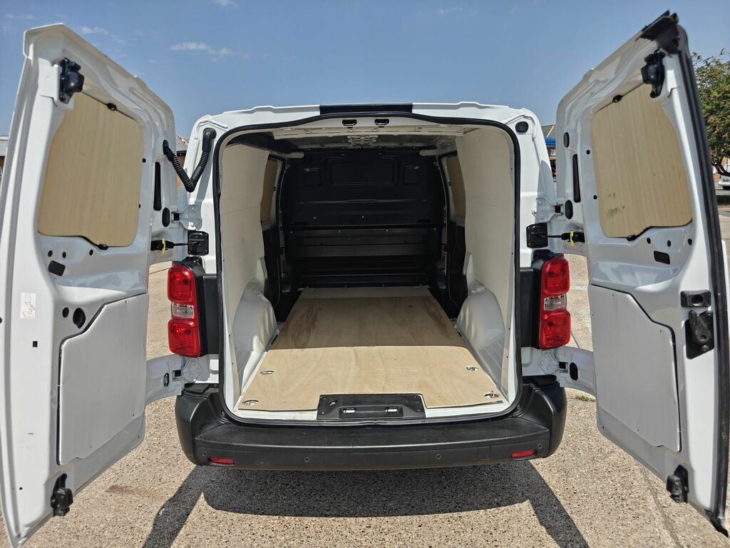 Vauxhall Vivaro 1.5 Turbo D 2900 Dynamic Panel Van 6Dr Manu DY72UVK White #2