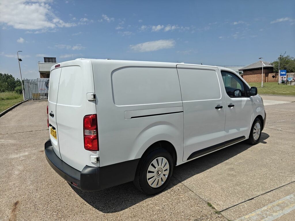 Vauxhall Vivaro 1.5 Turbo D 2900 Dynamic Panel Van 6Dr Manu DY72UVK White #5
