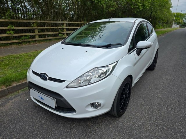 Ford Fiesta Zetec Hatchback YE11UOM White #4