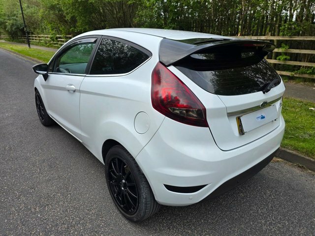 Ford Fiesta Zetec Hatchback YE11UOM White #6