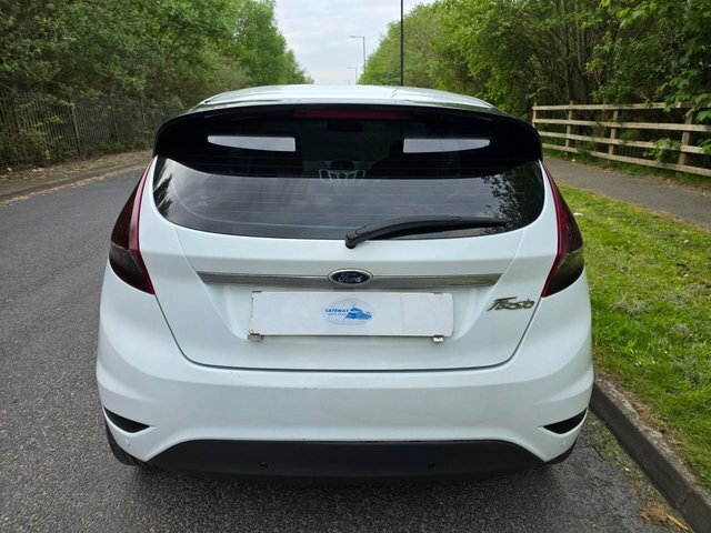 Ford Fiesta Zetec Hatchback YE11UOM White #5