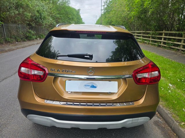 Mercedes-Benz GLA Class Gla200d Se Suv SL17VTJ Beige #6