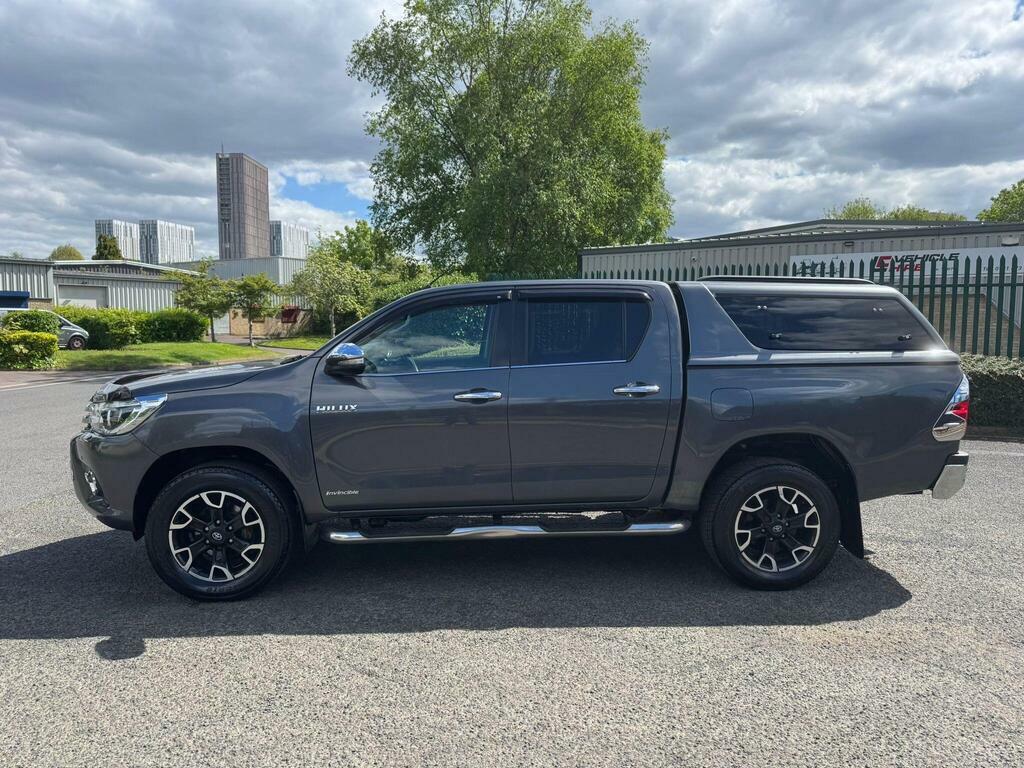 Toyota HILUX 2.4 D-4d Invincible X Pickup Double Cab Grey #4