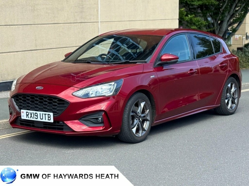 Ford Focus 1L St-line Red