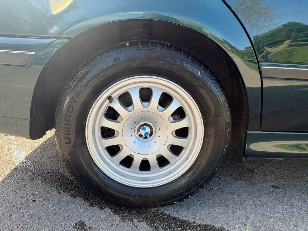 BMW 5 Series 523I Se Red #9
