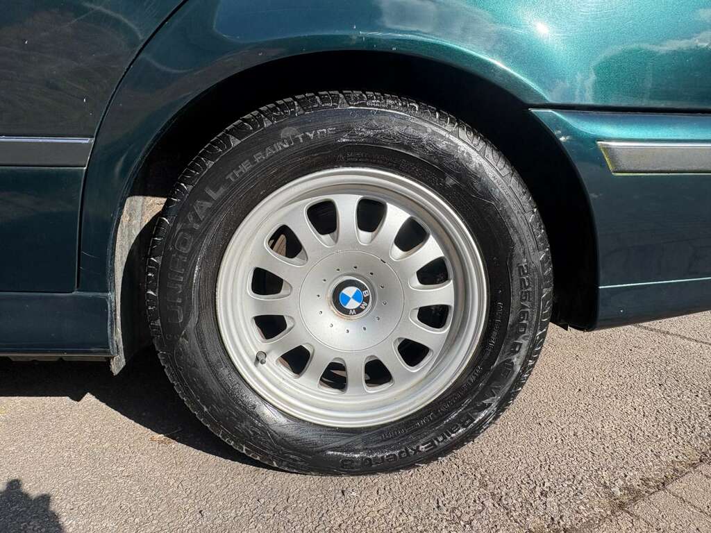 BMW 5 Series 523I Se Red #7
