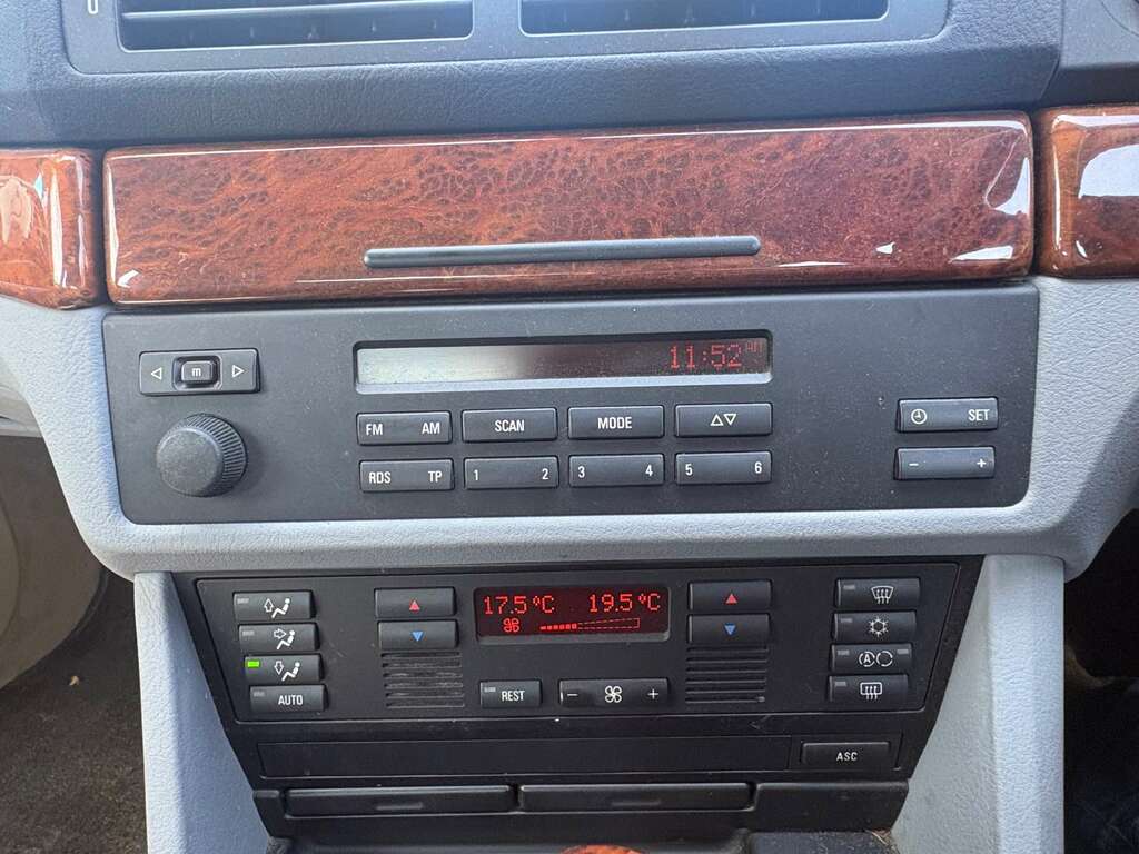 BMW 5 Series 523I Se Red #17